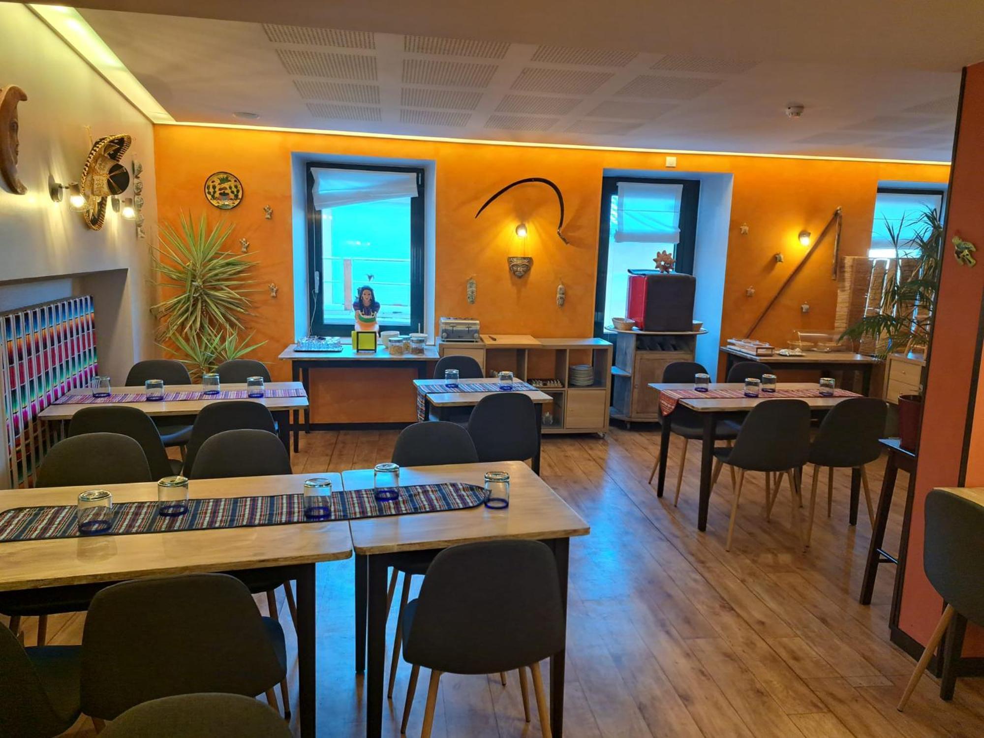 Le Barriol Hotell Saint-Julien-Chapteuil Exteriör bild