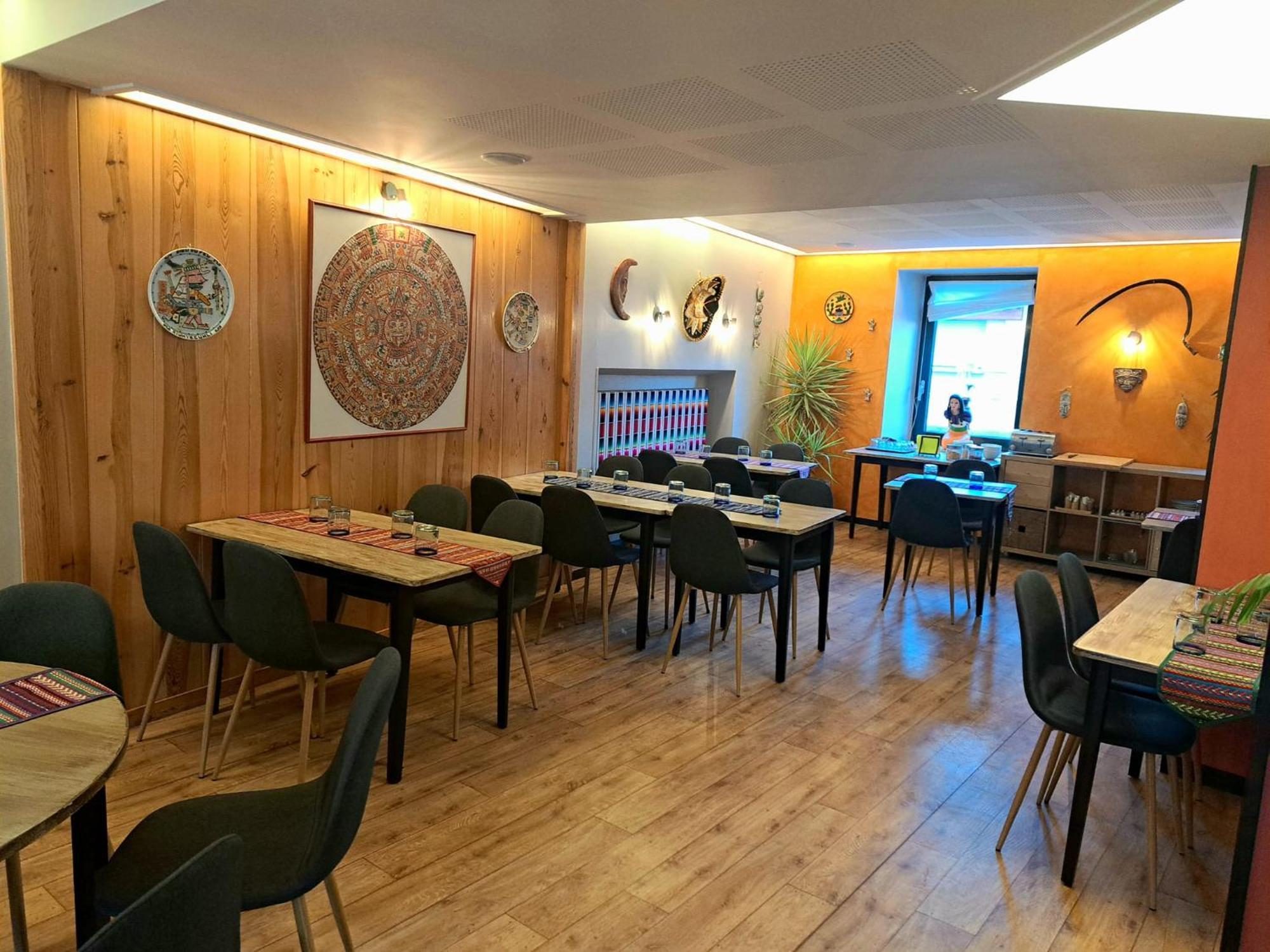 Le Barriol Hotell Saint-Julien-Chapteuil Exteriör bild