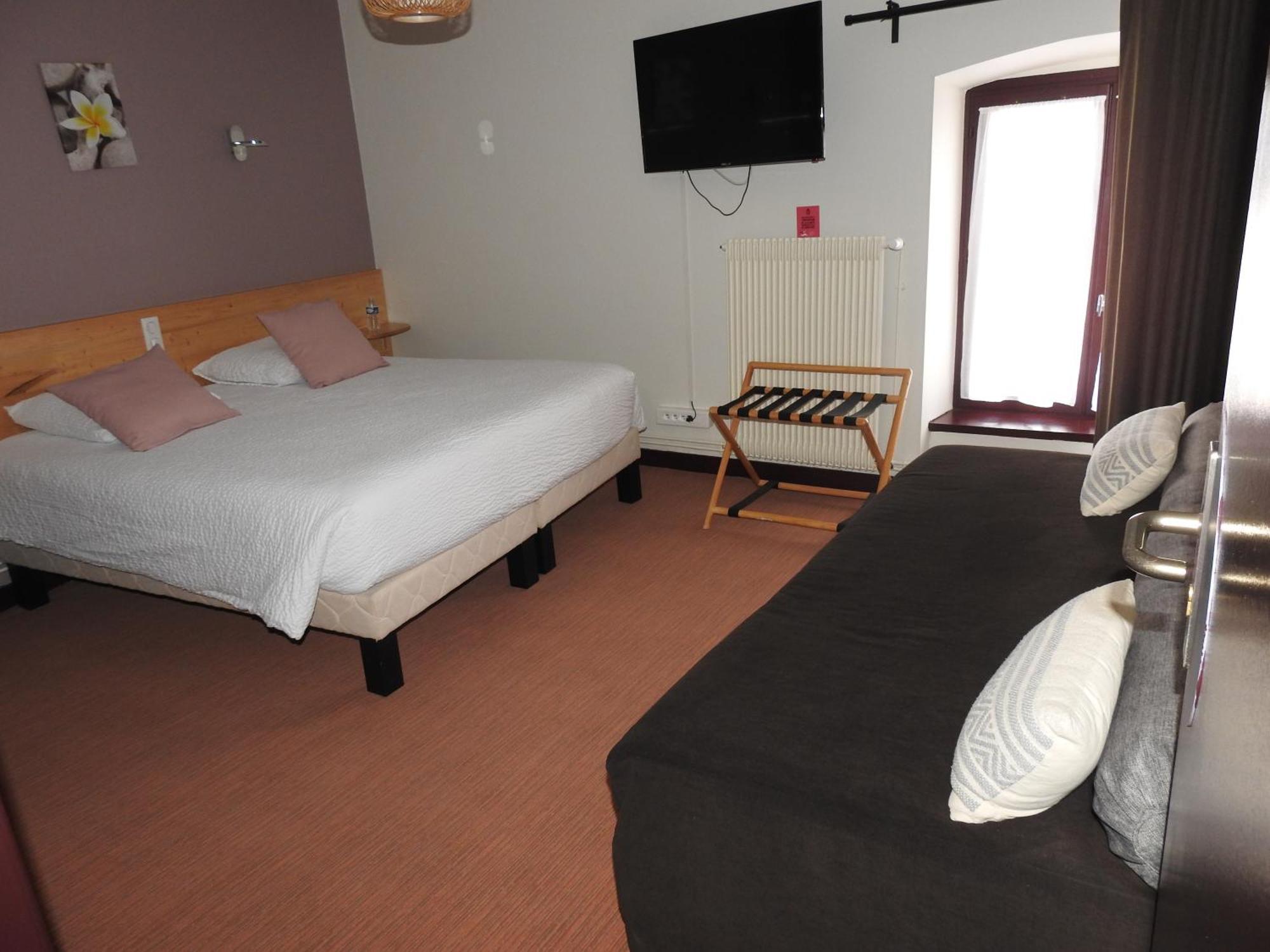 Le Barriol Hotell Saint-Julien-Chapteuil Exteriör bild