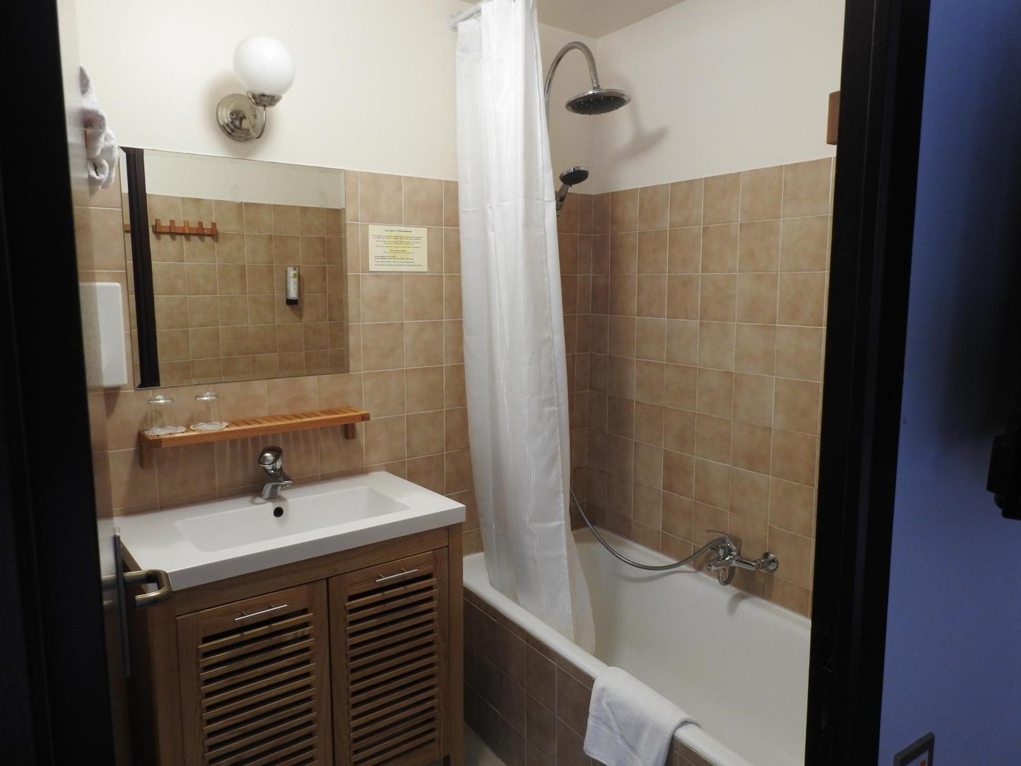 Le Barriol Hotell Saint-Julien-Chapteuil Exteriör bild
