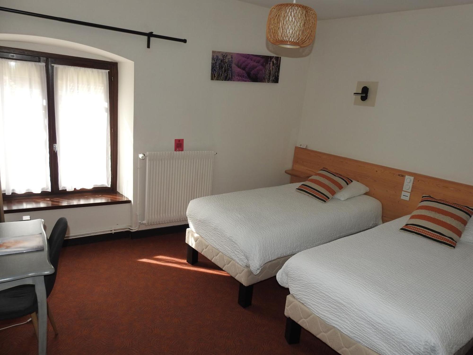 Le Barriol Hotell Saint-Julien-Chapteuil Exteriör bild
