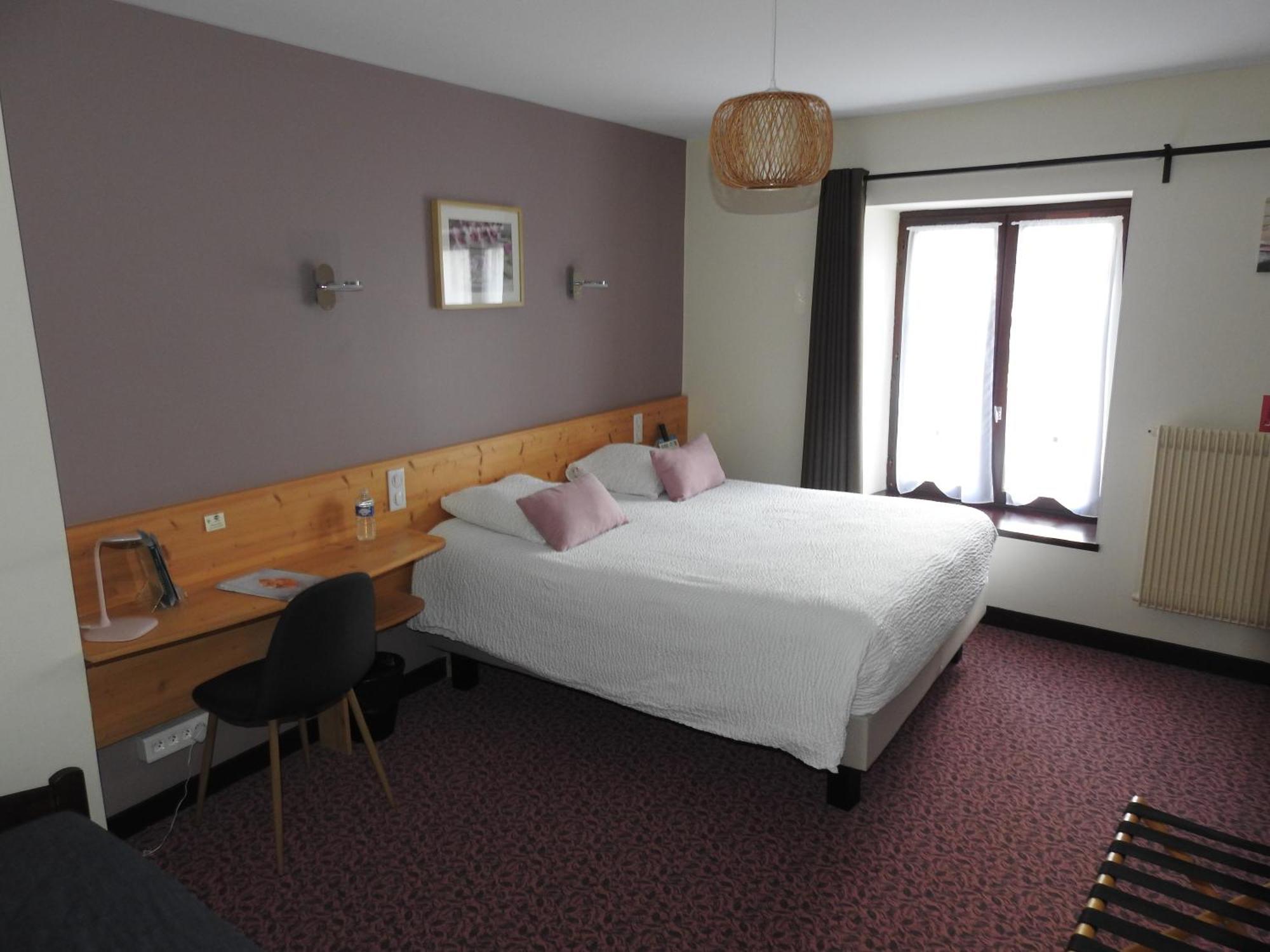 Le Barriol Hotell Saint-Julien-Chapteuil Exteriör bild