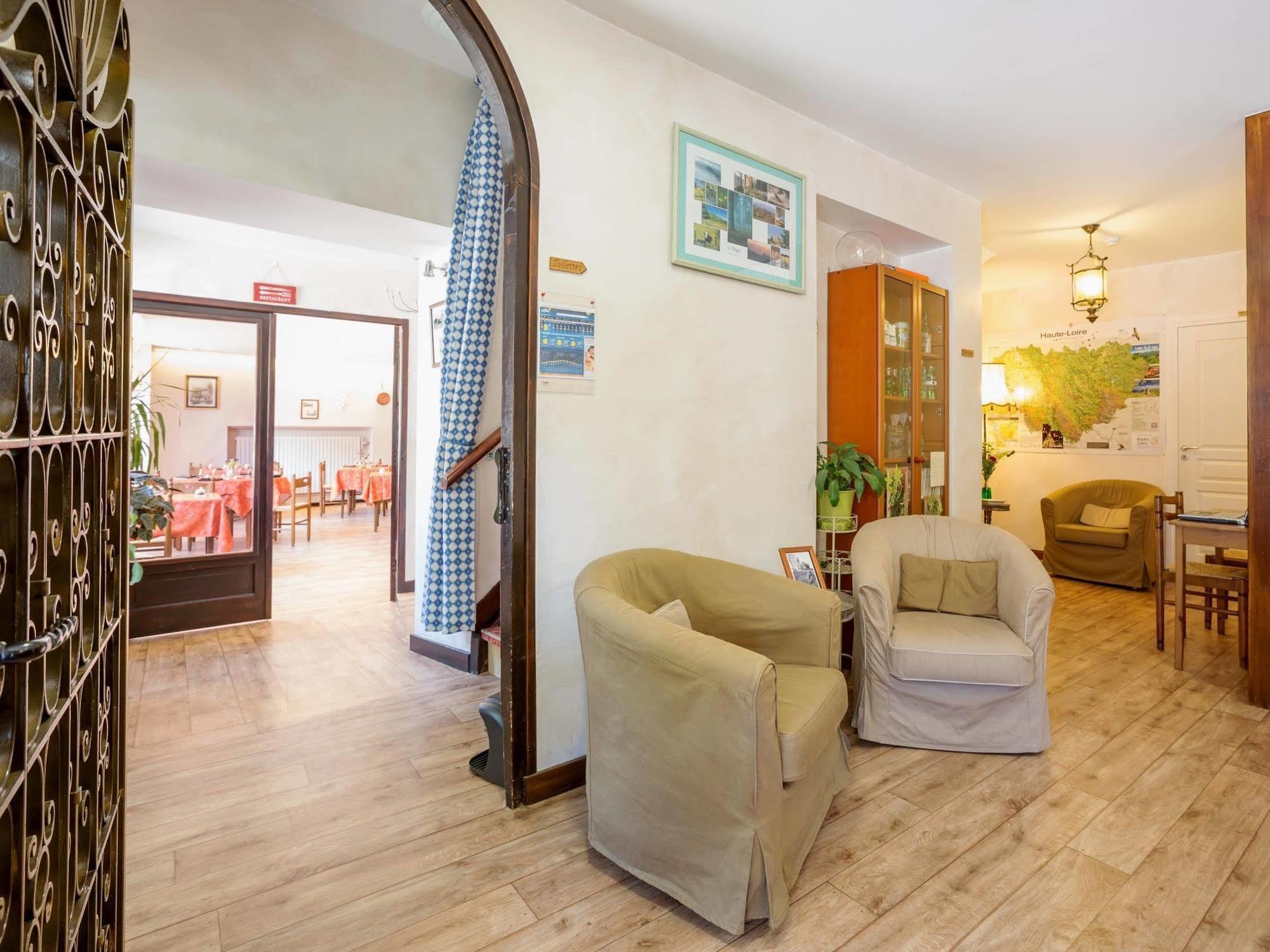 Le Barriol Hotell Saint-Julien-Chapteuil Exteriör bild
